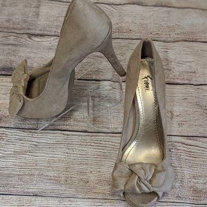 NWOB Fioni Tan Heels